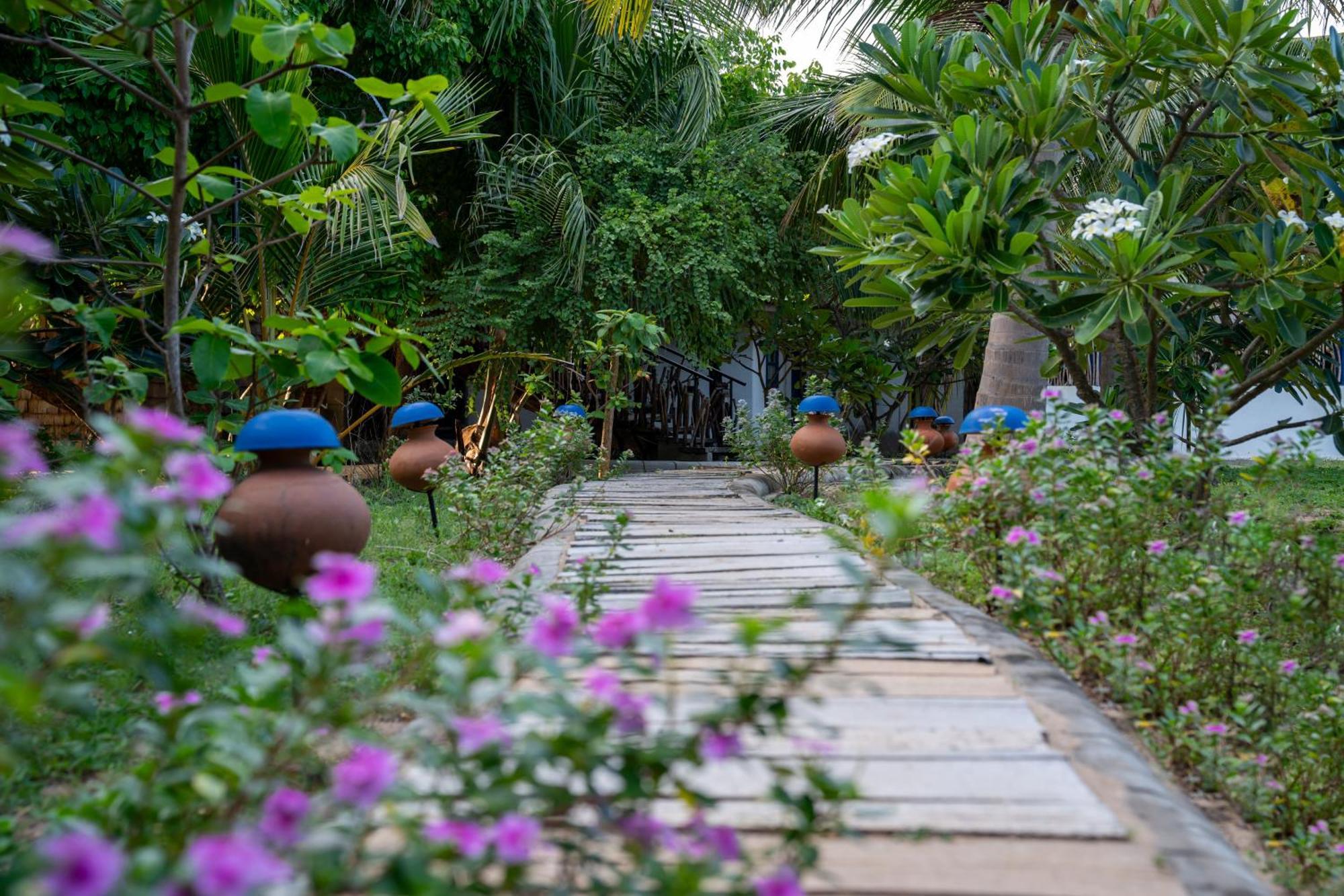 Amanta Beach Nilaveli Exterior photo